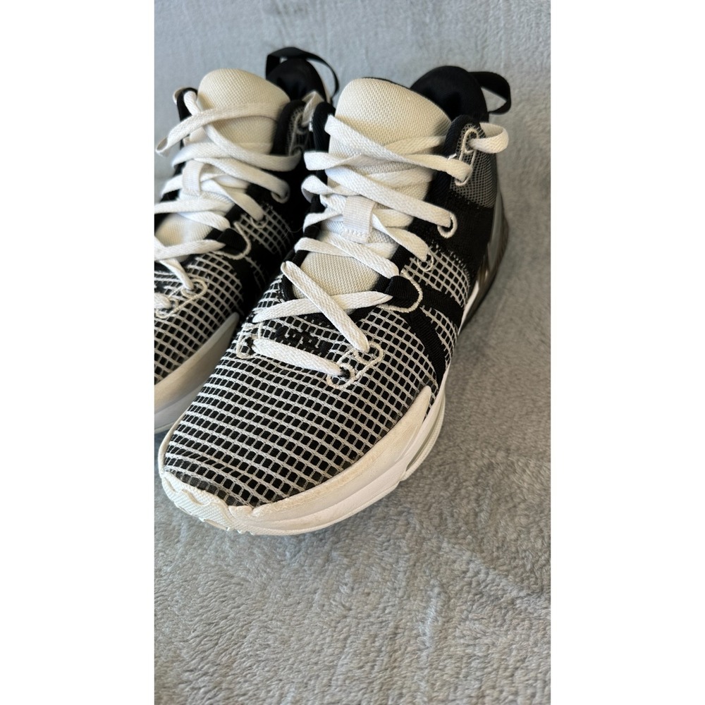 Nike LeBron Witness 7 Basketball Shoes Men's Size 9.5 Black White DM1123-100 - Picture 2 of 10